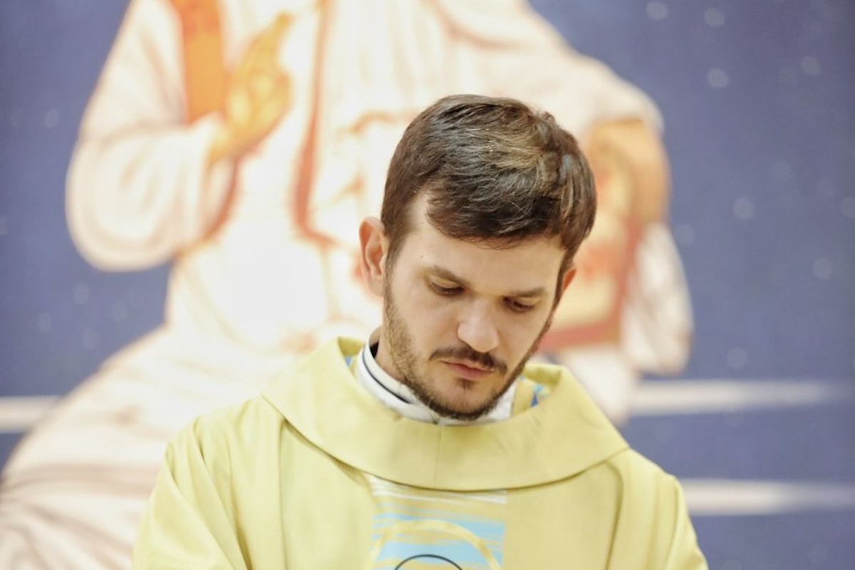 Padre Patrick revela como lida com haters: “Não consigo normalizar”