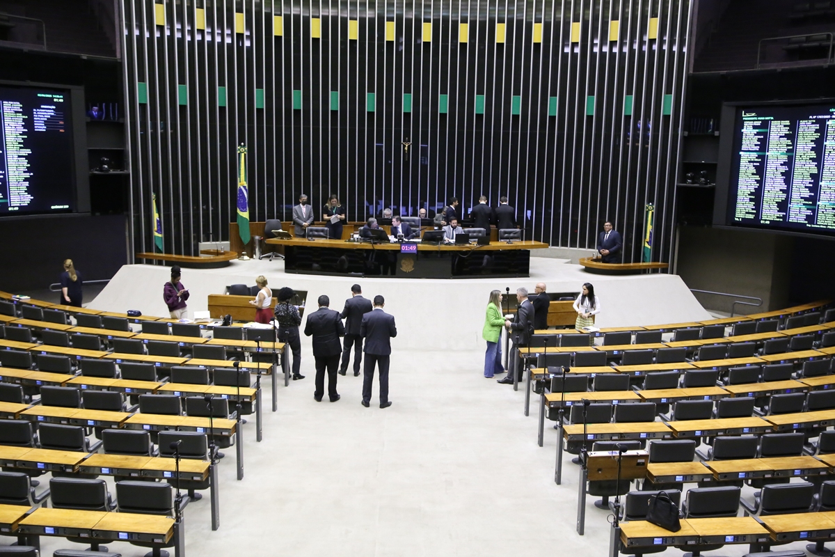 Após fraude no INSS, Câmara aprova PL que proíbe descontos automáticos