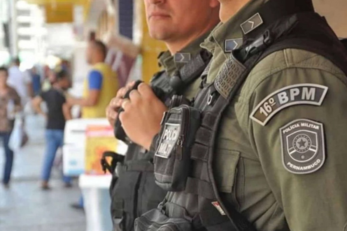 Policiais militares à paisana são assaltados por quatro homens