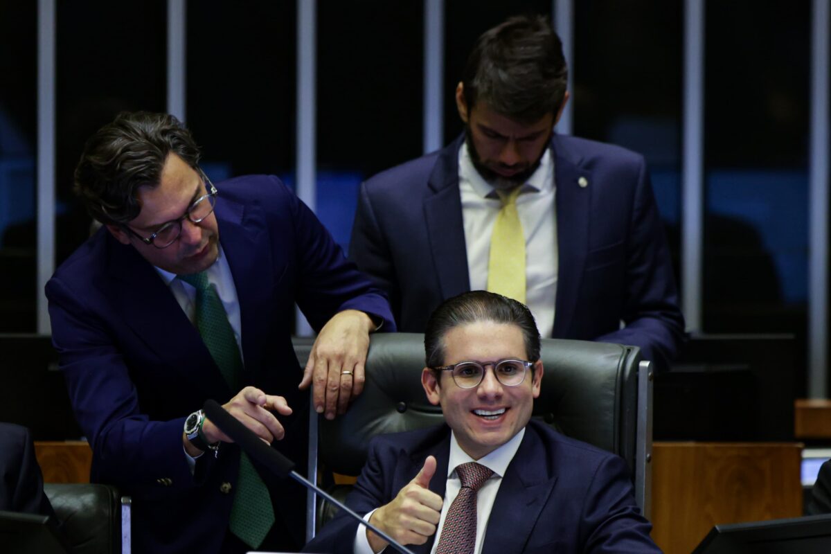 Motta anuncia que PL da isenção do IR será votado na próxima semana