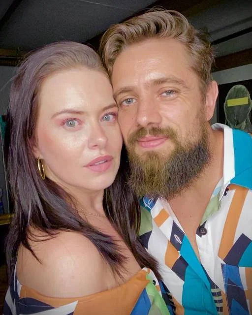 Justiça mantém medida protetiva para Mari Bridi contra Rafael Cardoso