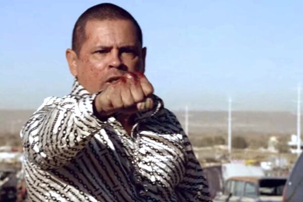 Ator de Breaking Bad é preso acusado de agredir menina com mangueira