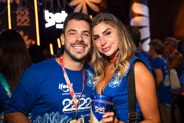 Após polêmica, jornalista Renata Heilborn mostra pedido de casamento