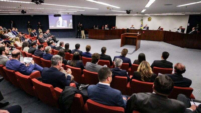 Após divergências de Fux, Cármen Lúcia e Zanin são os próximos a votar