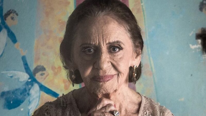 Laura Cardoso celebra aniversário de 98 anos: “História da nossa arte”