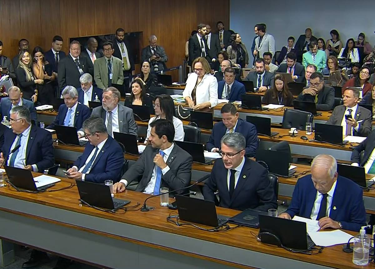 Enterrada, PEC da Blindagem dava foro até para presidentes de partidos