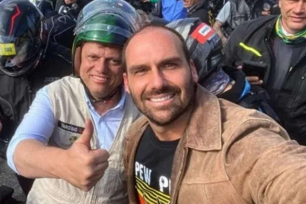 Bolsonaro recebe Tarcísio em meio à pressão de aliados por “bênção”