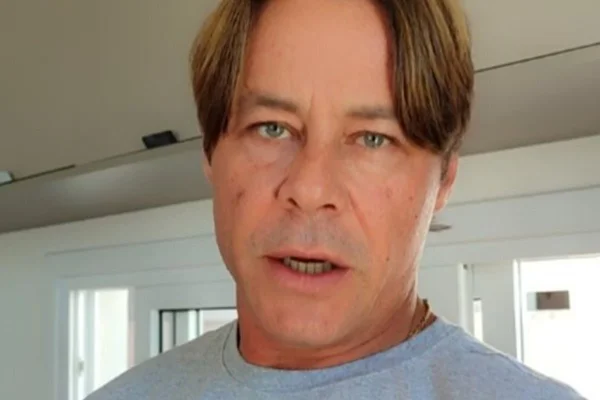 Theo Becker diz que já apanhou de Andressa Suita; entenda o motivo