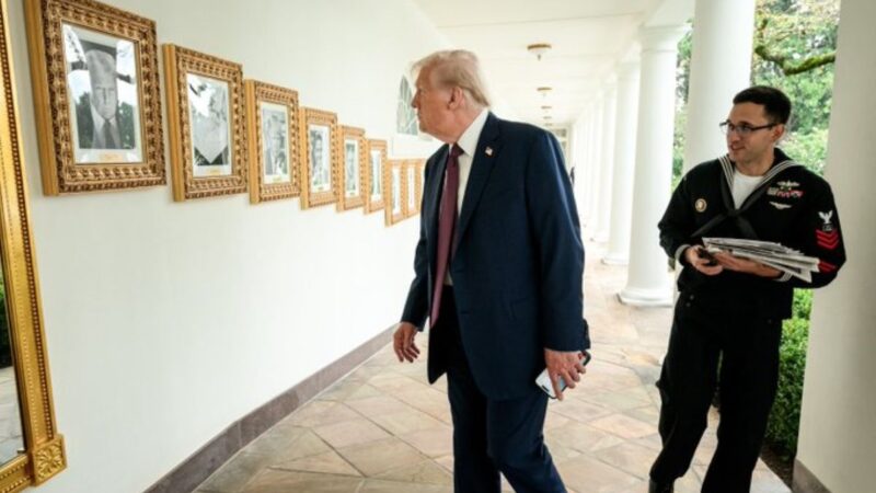 Trump inaugura “Calçada da Fama” e troca foto de Biden. Vídeo