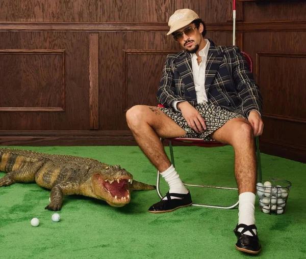 Bad Bunny é processado em R$ 5 milhões por “copiar” casa de idoso