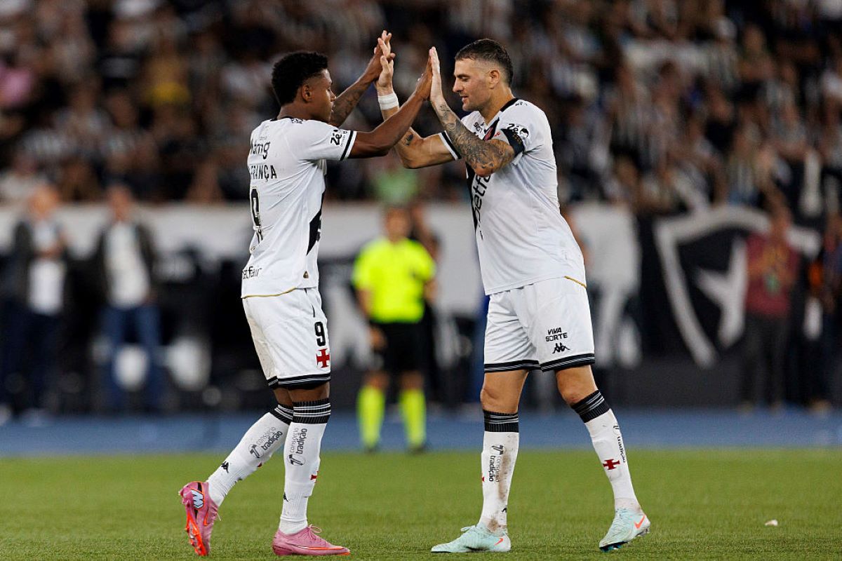 Vasco e Bahia se enfrentam em jogo atrasado: confira onde assistir