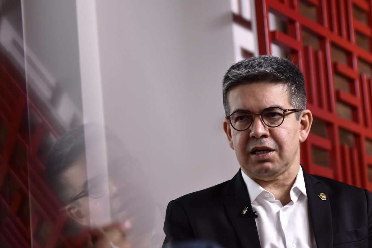 Randolfe: oposição perde chance ao querer impor anistia ampla e geral