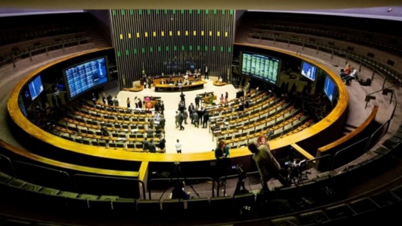 Câmara acelera projeto que libera R$ 1,5 bilhão para saúde e educação