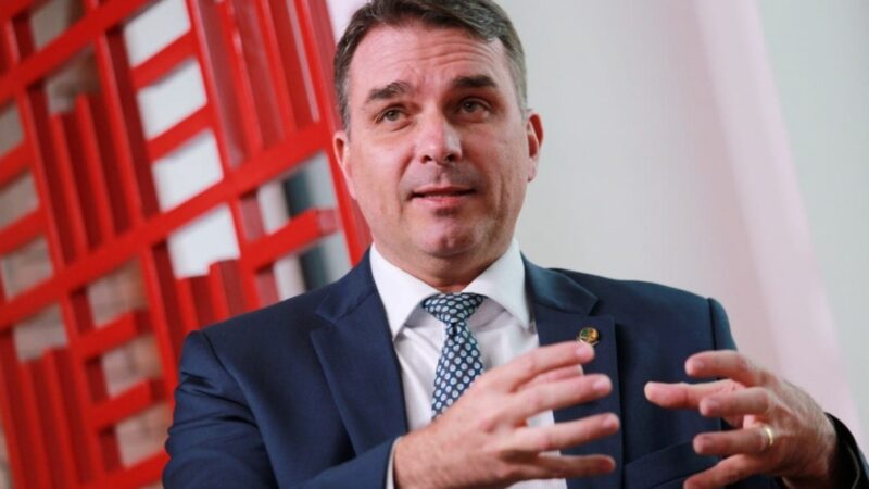 Após condenação, Flávio divulga “mensagem” de Bolsonaro aos brasileiros