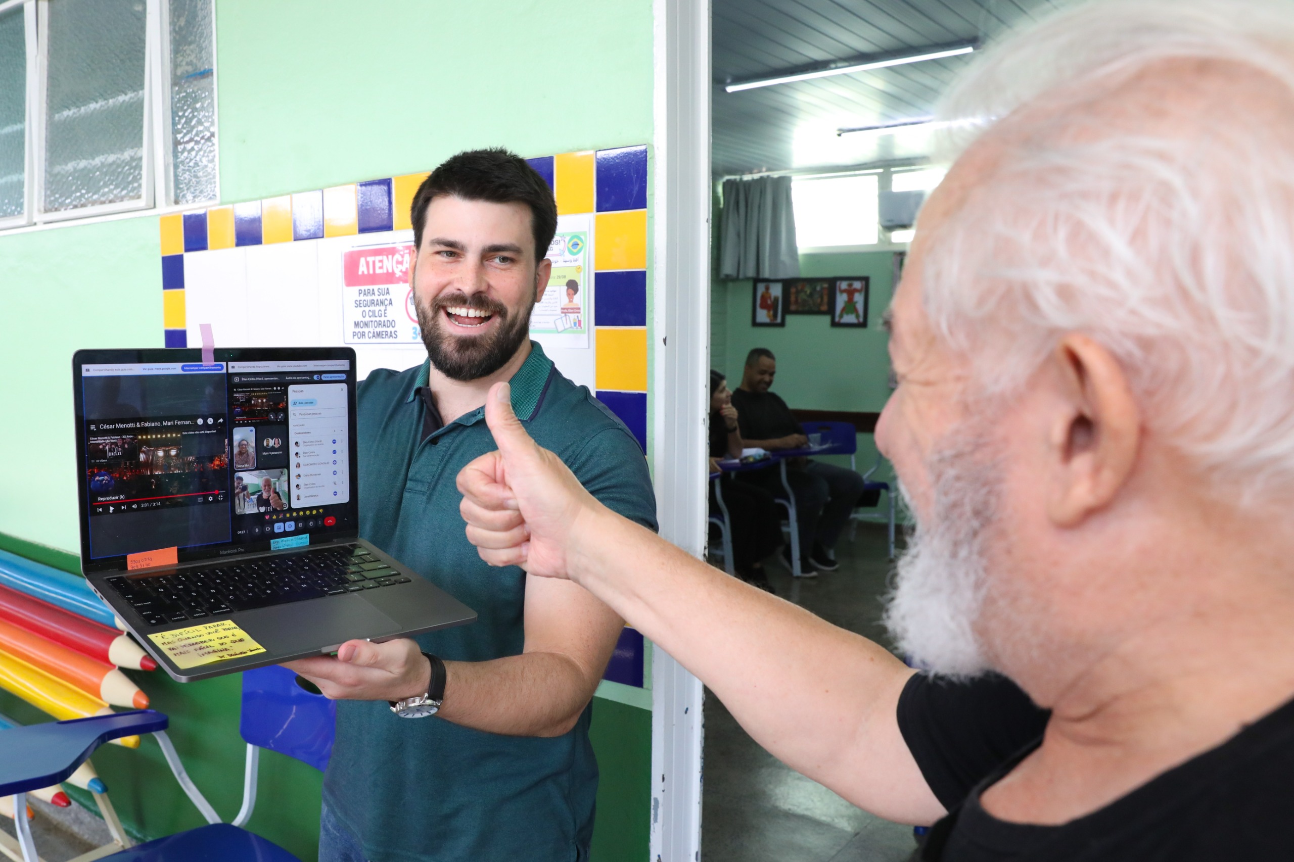 Estudantes estrangeiros aprendem português nos centros interescolares de línguas