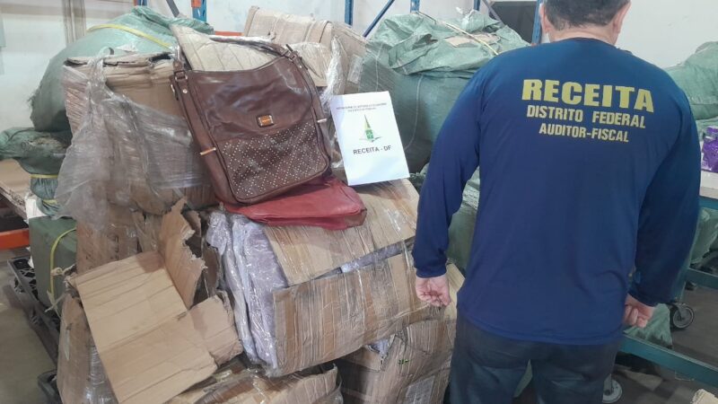 Bicicletas, bolsas de grife e toneladas de alimento: fiscalização do GDF recolhe R$ 4 milhões em mercadorias