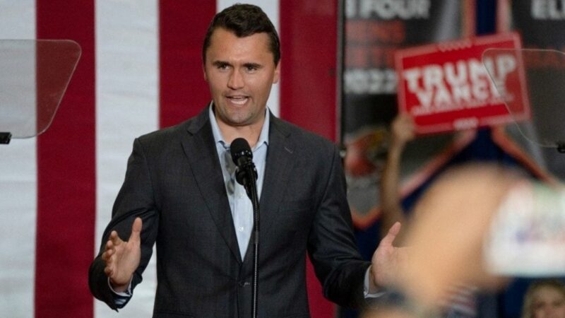 FBI confirma prisão do suspeito de matar Charlie Kirk, aliado de Trump