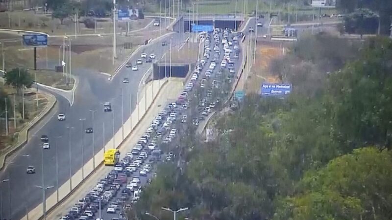 Alterações no trânsito geram engarrafamentos próximo ao aeroporto