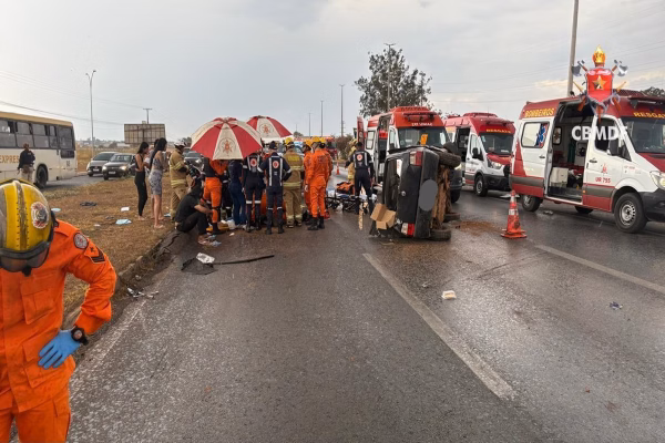 Criança de 8 anos morre após carro tombar, na BR-040