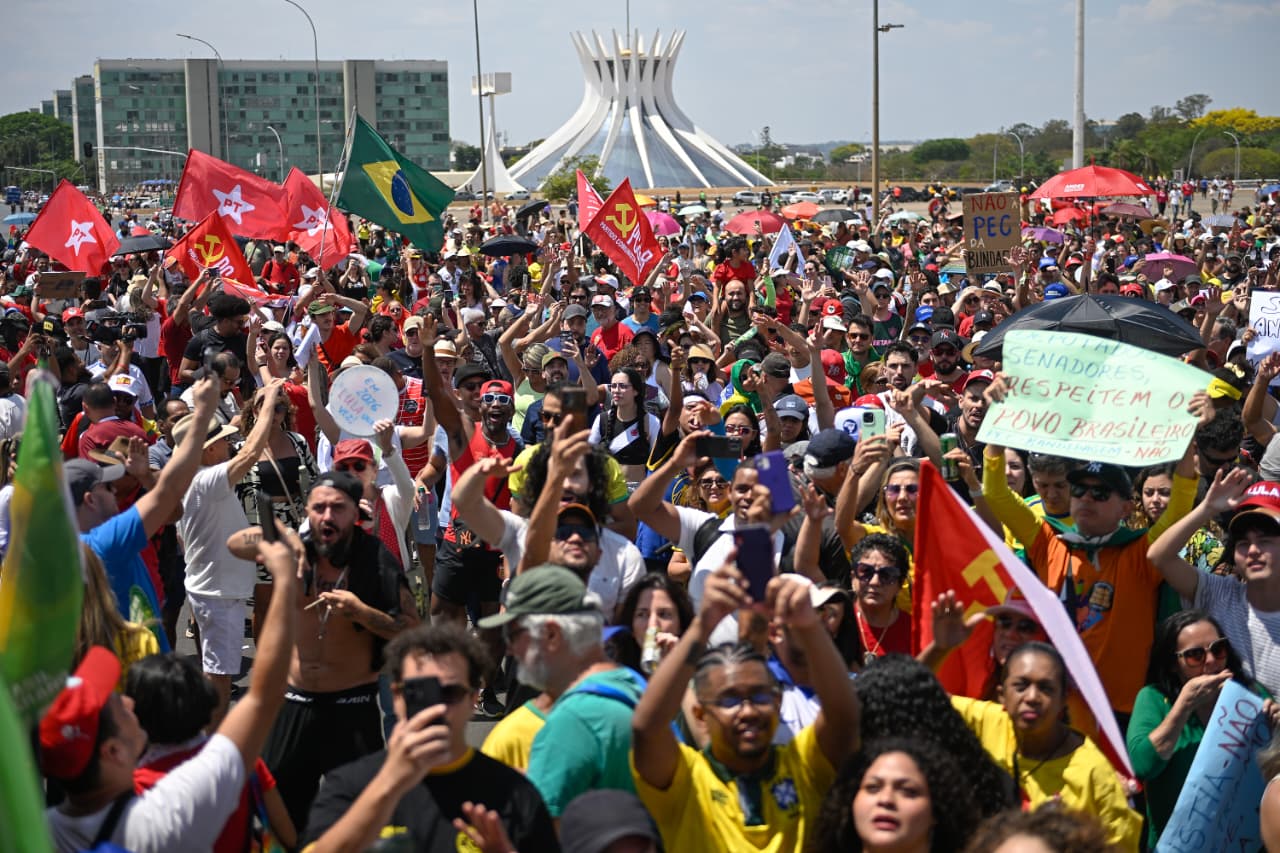 Salvador, Recife e BH reúnem manifestantes contra a PEC da Blindagem
