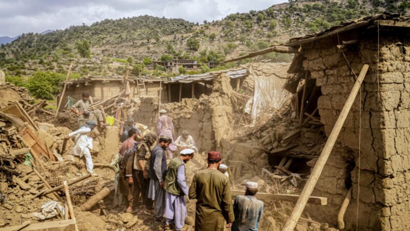 Após mais de 2 mil mortes, terremoto volta a atingir o Afeganistão
