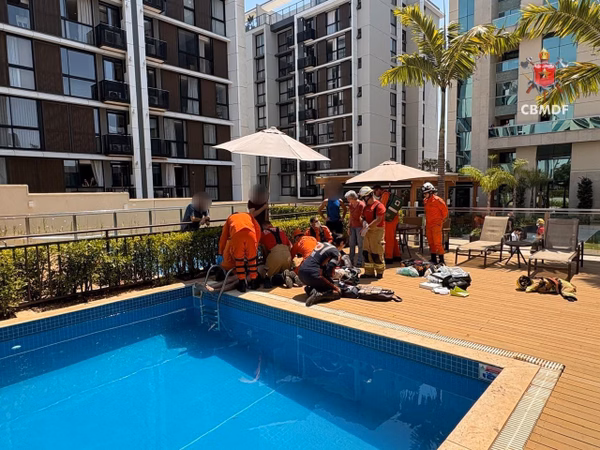 Homem é reanimado após se afogar em piscina de condomínio no Park Sul