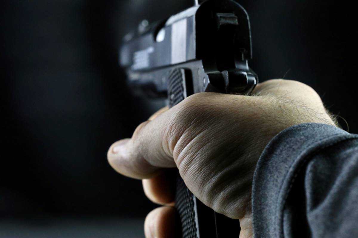 Assassinos executam rivais a tiros e abandonam corpos em cemitério