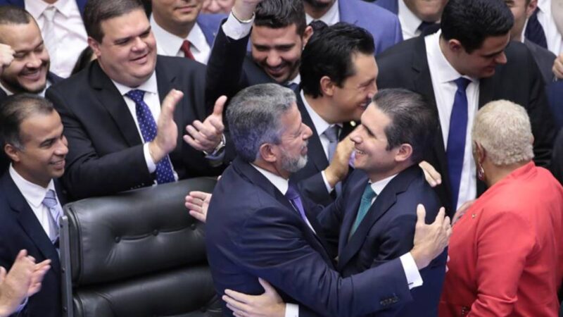 Após anistia, Motta deve destravar IR como “prêmio de consolação”