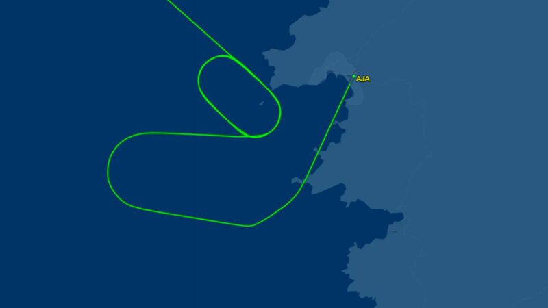 Controlador de torre cochila e avião dá voltas no céu por 18 minutos