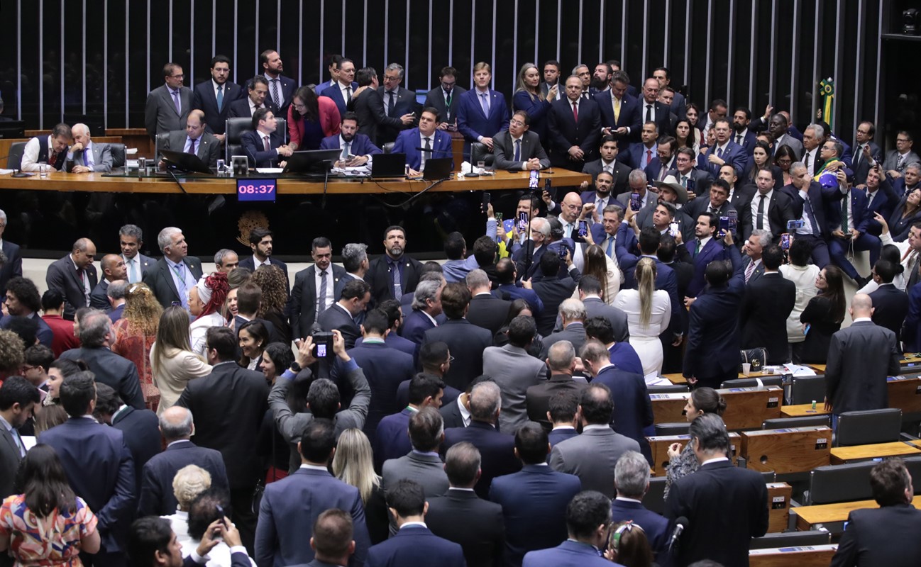 PL de Lula sobre licenciamento ambiental ameaça votação da Dosimetria