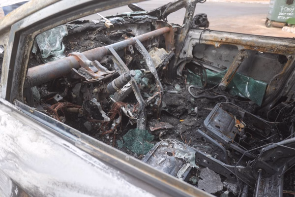 Carro com revisão recente pega fogo na Asa Sul; motorista relata PT