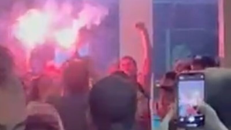 Brasilienses festejam condenação de Bolsonaro em reduto de esquerda no DF