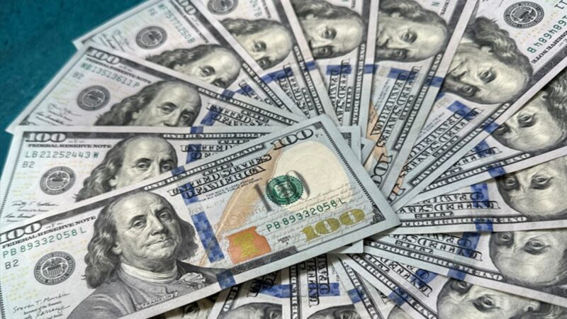 Dólar cai a R$ 5,45 com mercado de trabalho mais fraco nos EUA