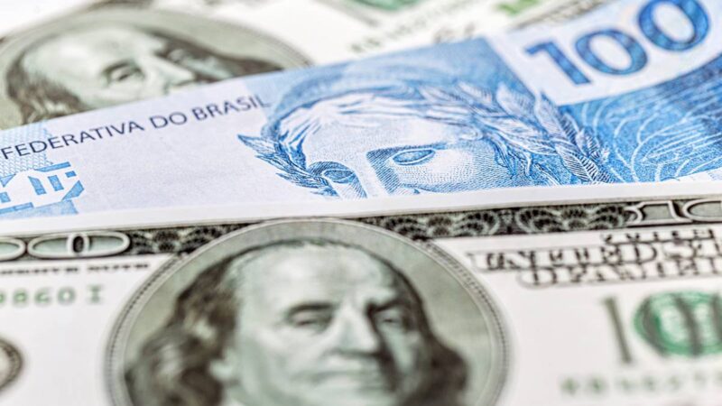 Dólar e Bolsa recuam com Bolsonaro, Trump e dados dos EUA