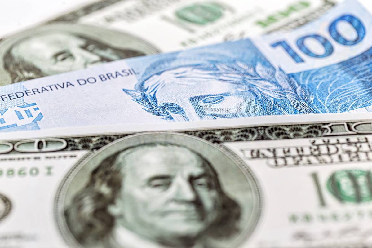 Dólar e Bolsa recuam com Bolsonaro, Trump e dados dos EUA