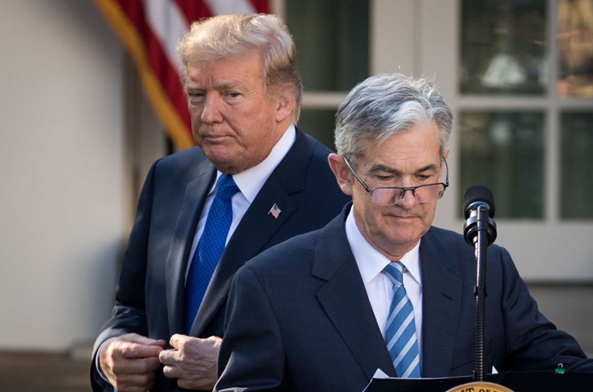 Trump volta a criticar Powell: “Como sempre, ele está atrasado demais”