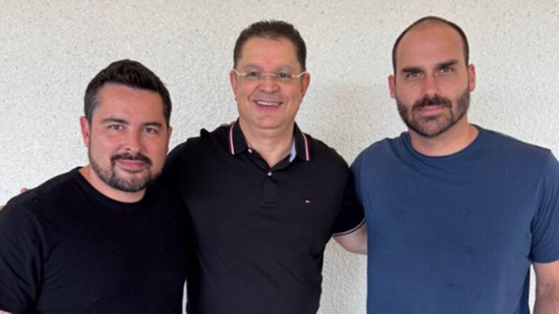Nos EUA, líder do PL na Câmara se encontra com Eduardo e Figueiredo