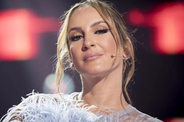 Claudia Leitte rebate críticas por ser evangélica e cantar no Carnaval