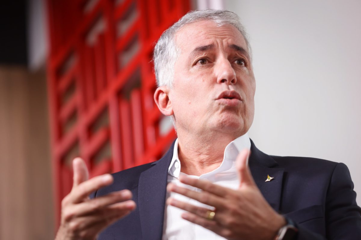 Consórcio é “solução definitiva” para transporte do Entorno, diz Zeno