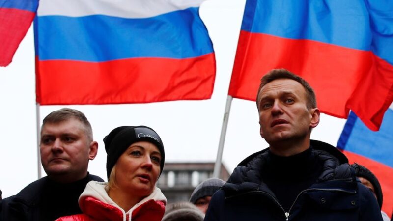 Viúva diz que testes indicam que Navalny foi envenenado