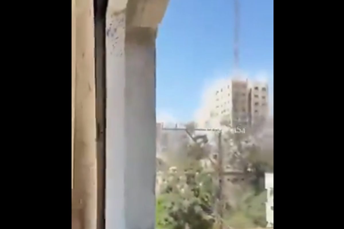 Exército de Israel derruba mais um edifício na Cidade de Gaza. Veja