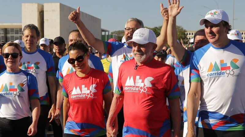 Lula participa de corrida em Brasília: “Não tem motociata”; vídeo