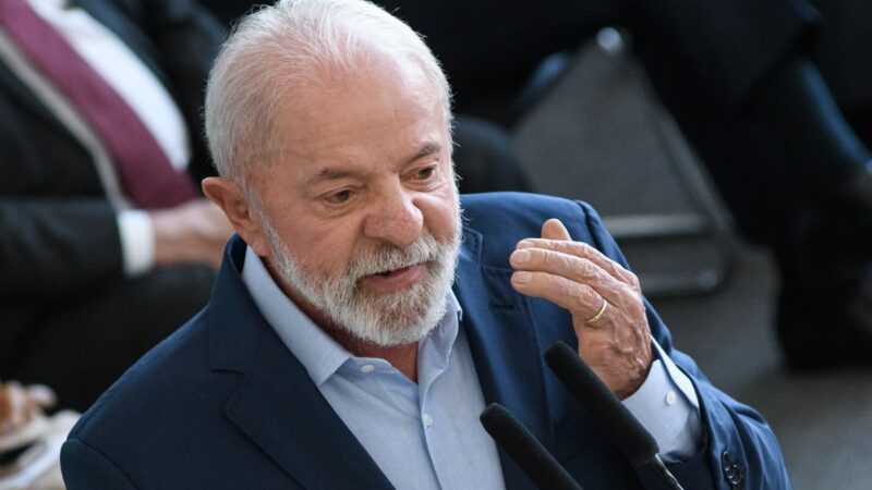 Lula diz que Bolsonaro está se “autocondenando” ao pedir anistia