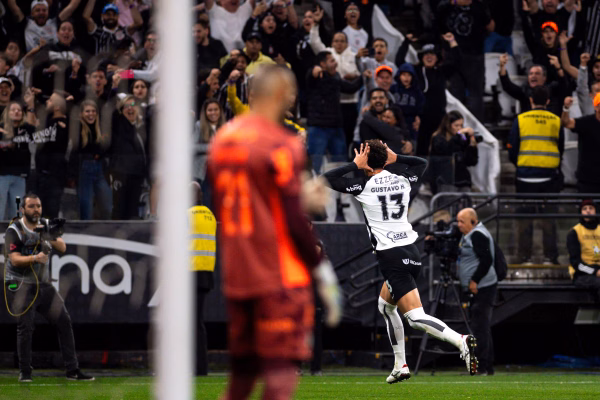 Com pênalti e gol contra, Corinthians e Palmeiras empatam em dérbi