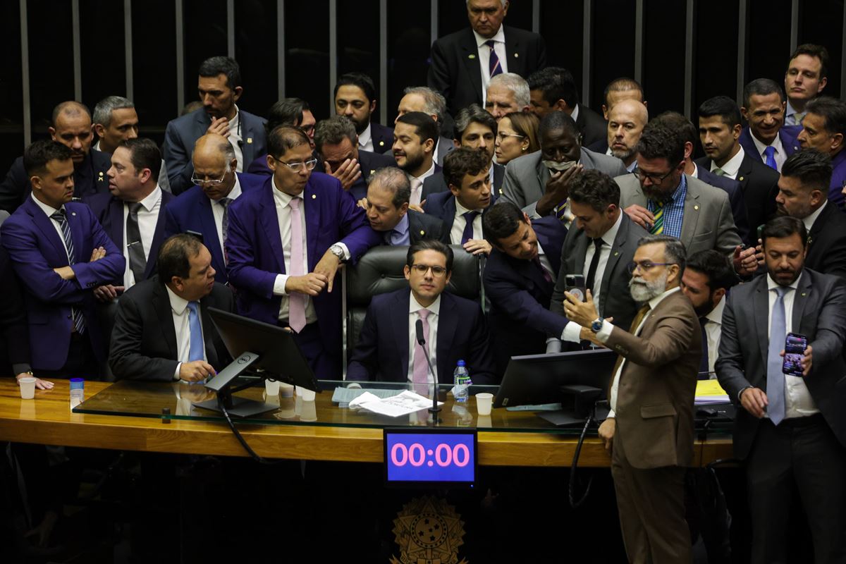Corregedoria da Câmara pede punição a deputados envolvidos em motim