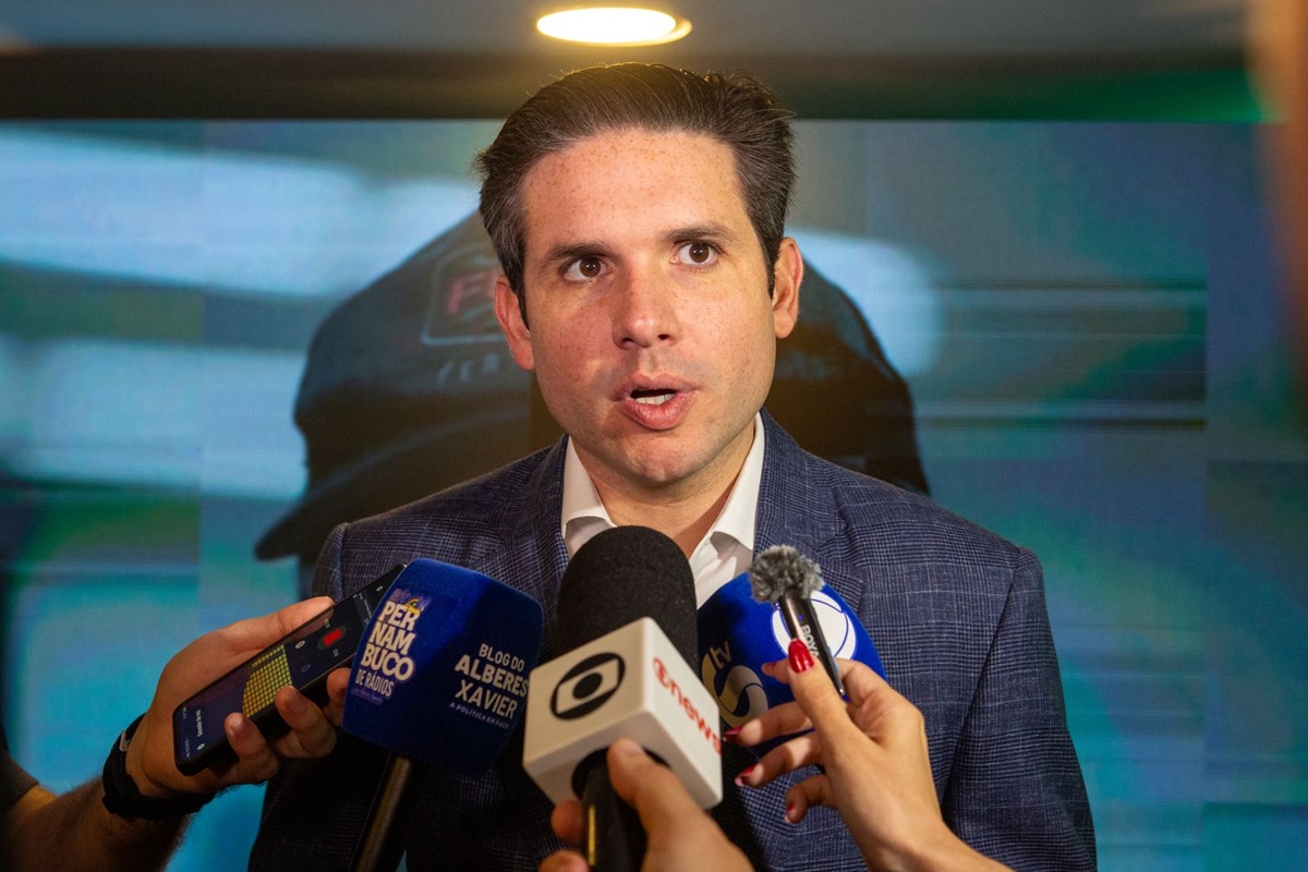 Motta diz que seguirá regras da Câmara ao avaliar mandato de Eduardo