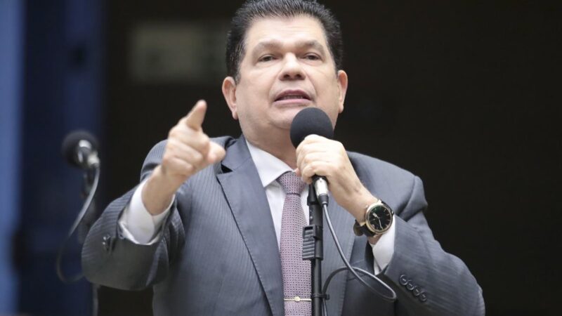 Deputado Mauro Benevides Filho sofre AVC e é internado