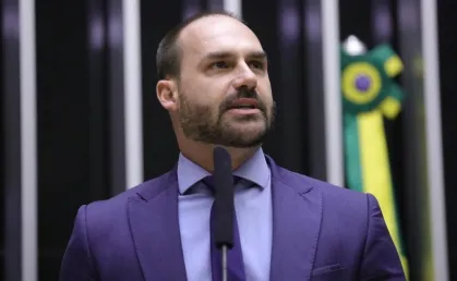 Câmara cobra R$ 13,9 mil de Eduardo Bolsonaro por faltas injustificadas