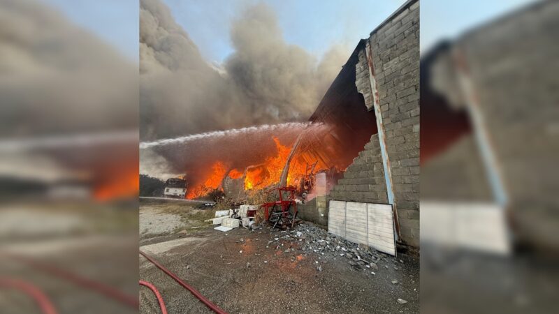 Fábrica de artigos festivos pega fogo em Contagem, Grande BH. Vídeo