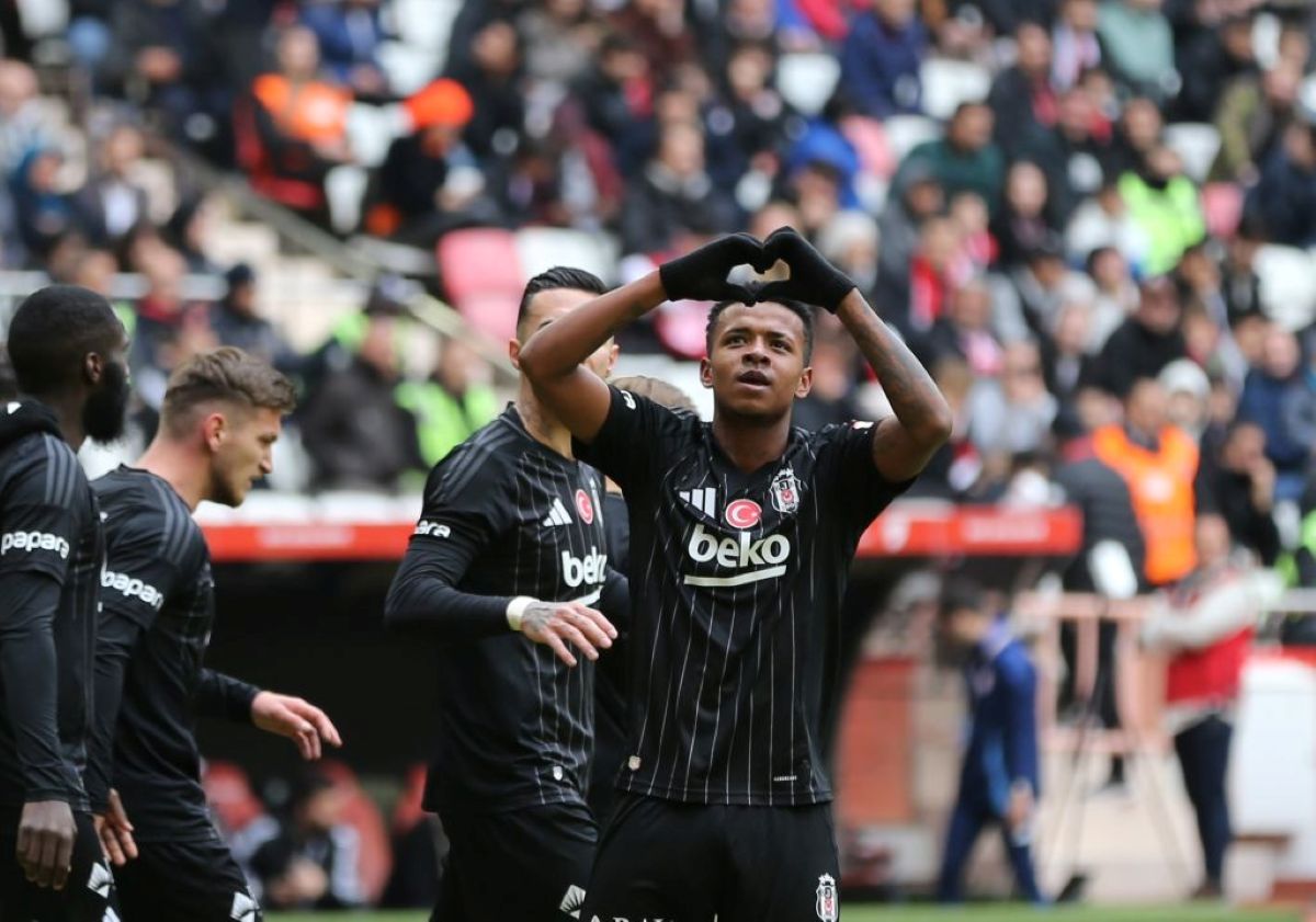 Cruzeiro anuncia contratação de Keny Arroyo, ex-Besiktas